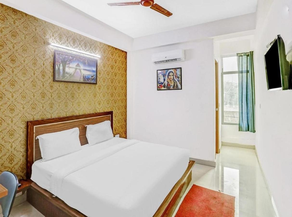 Hotel Noida Continental Екстер'єр фото