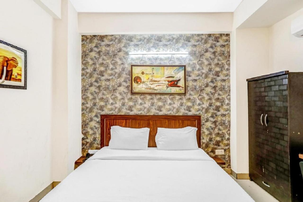 Hotel Noida Continental Екстер'єр фото