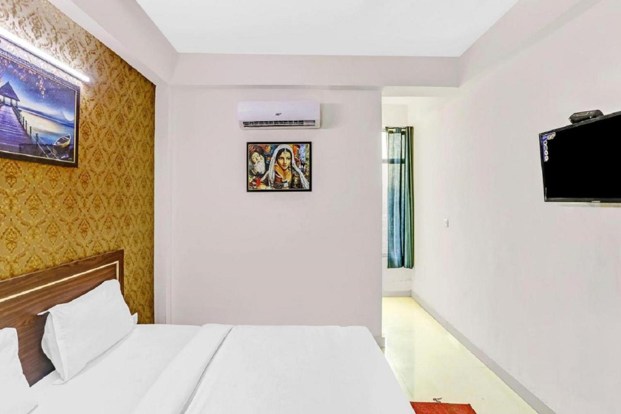 Hotel Noida Continental Екстер'єр фото