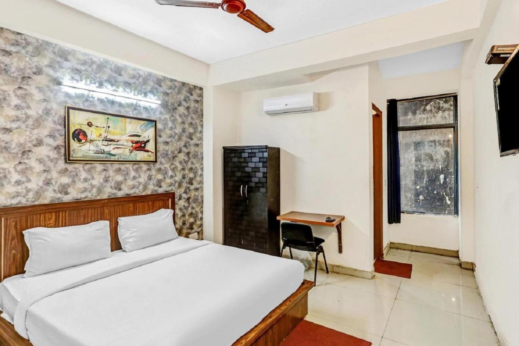 Hotel Noida Continental Екстер'єр фото